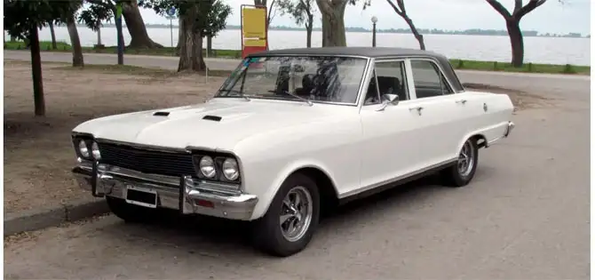 Weißer Oldtimer – beispielhaftes Ankaufsfahrzeug in Steinbach (Taunus)